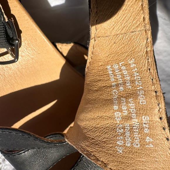 Dansko Trudy Black Waxy Calf Leather Buckle Sandal, size 41, super cute 4 summer - Picture 4 of 15